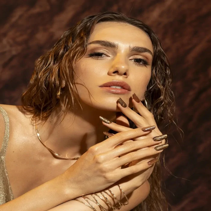 Bronzer nails, unghie effetto abbronzatura: i migliori colori